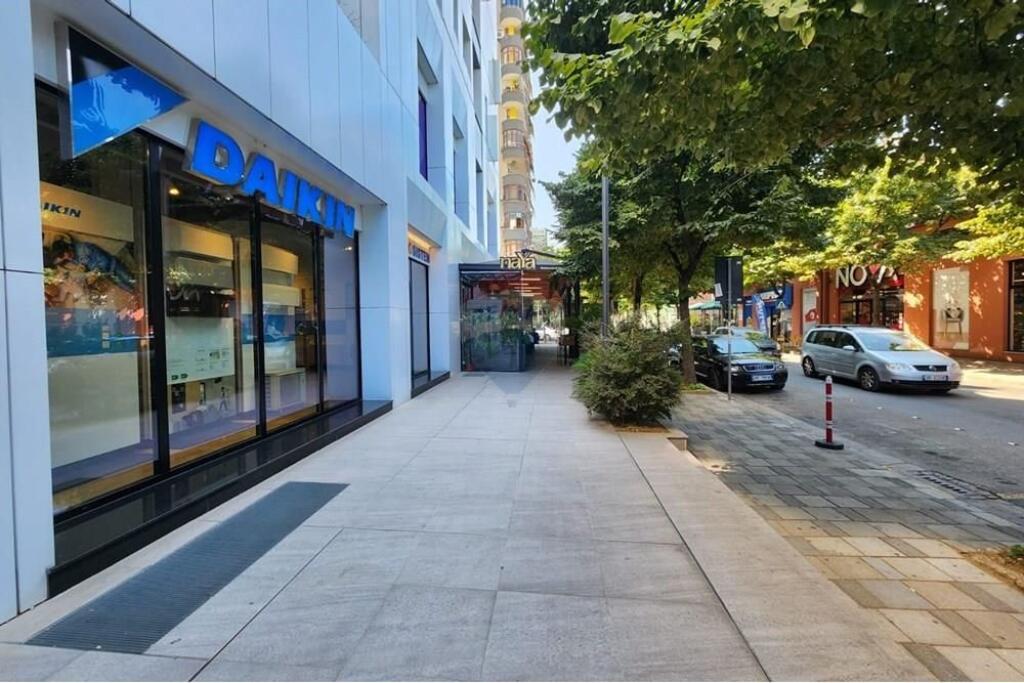 For sale - Commercial space at Square 21