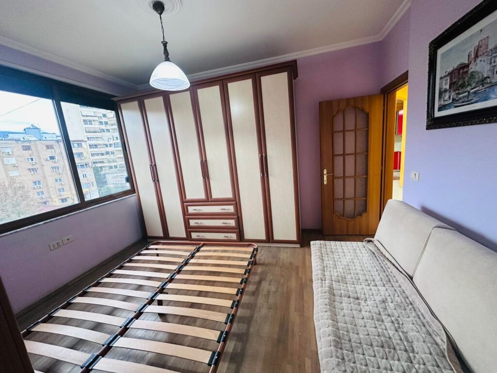 2+1,i mobiluar ne qender,cmimi 700 euro