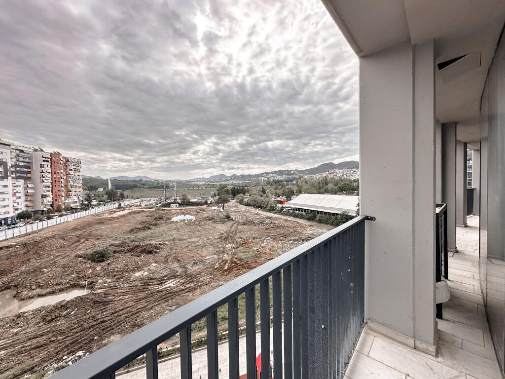 Shitet Apartament 2 +1+2tualete. 