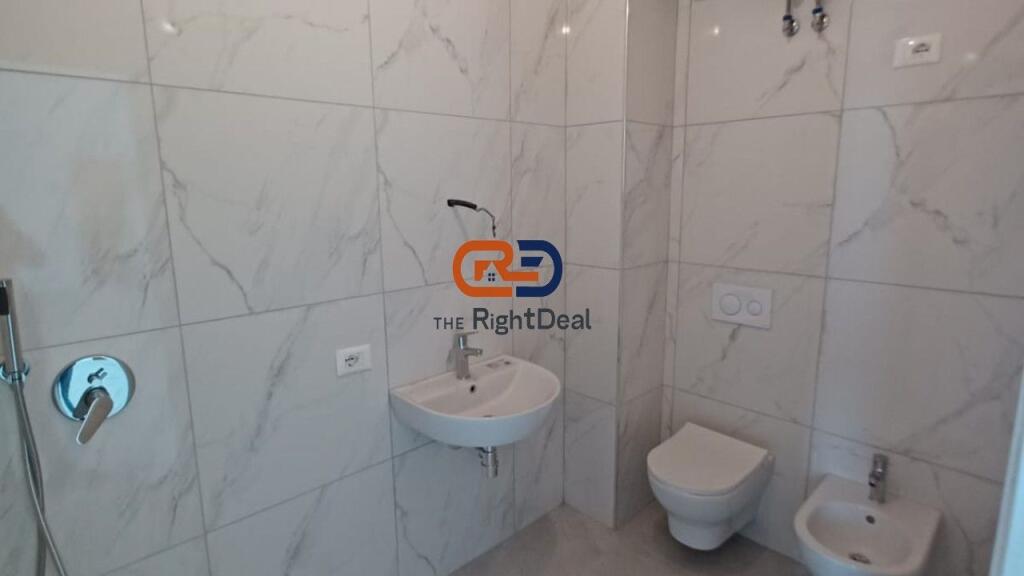 At the Zirkon Complex, a Business Unit is for Rent, with Regular Floor Plan and View from the Main Street!!!