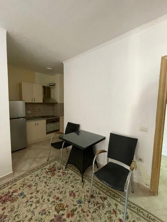 🏠JEPET ME QIRA Garsoniere  📍Rruga e Barrikadave💶 Çmimi : 500€/Muaj🏢Kati: 3, me ashensor