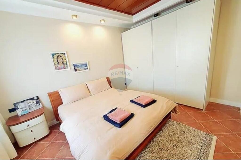 Vendesi in vendita 2+1+2 nel centro vicino ai 9 piani