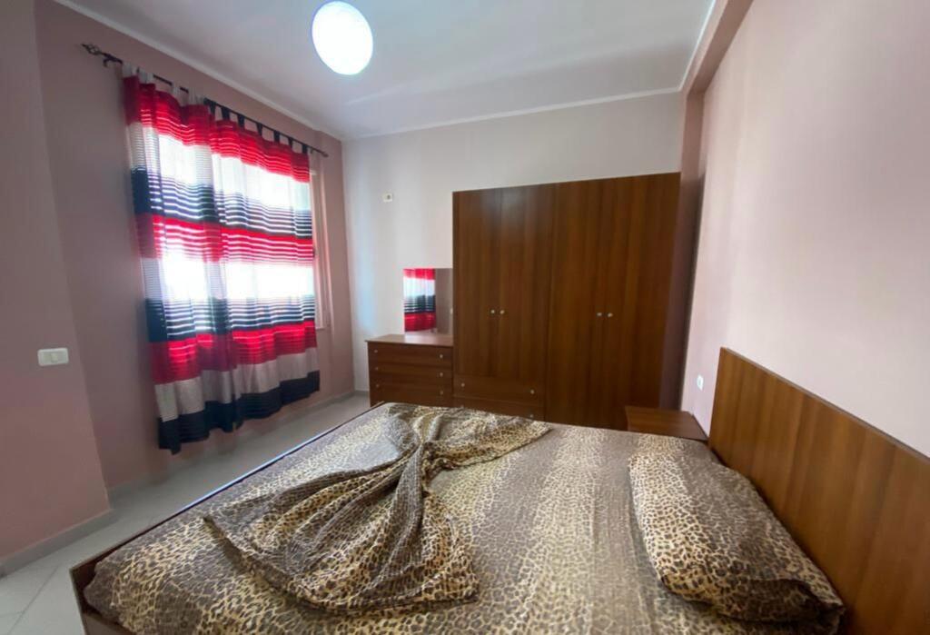 Liqeni i Thate - Shitet Apartament