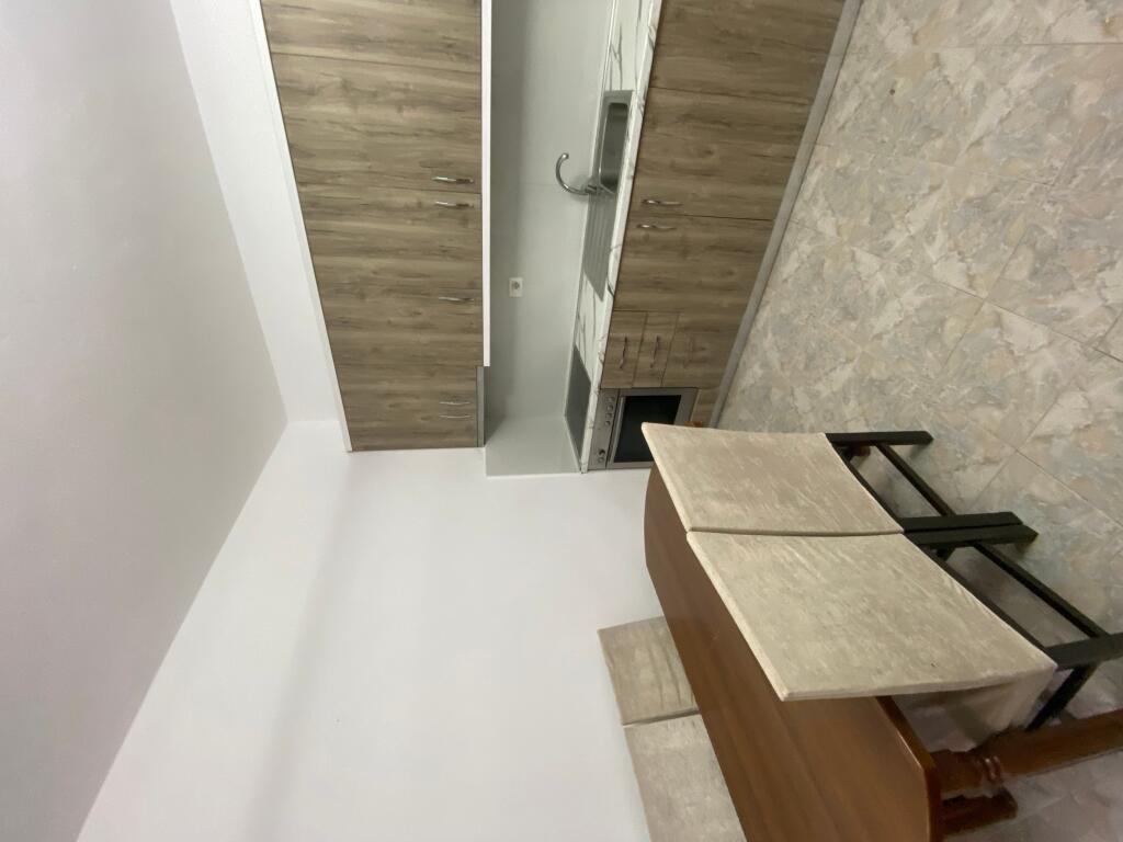 2+1,i mobiluar kat vile,te 2 palmat ne astir,450 euro