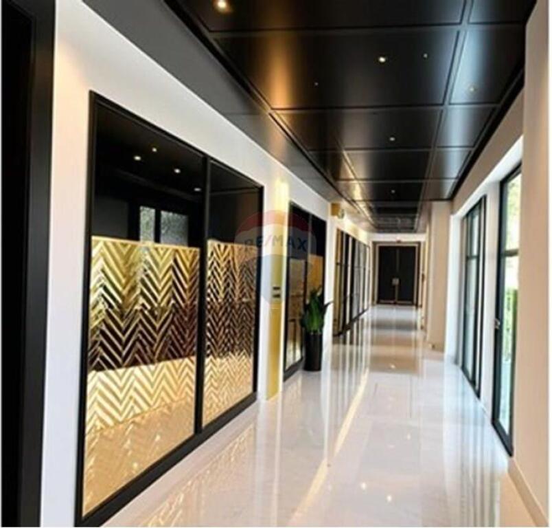 Commercial shop for sale in Xhamllik !