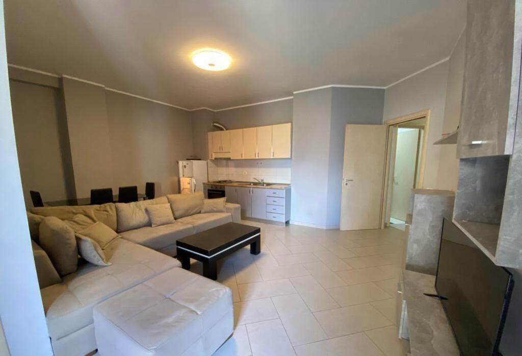 Liqeni i Thate - Shitet Apartament