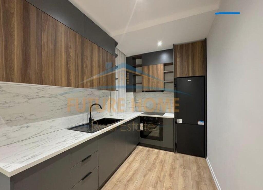 Shitet Apartament 1+1 – Rruga Fortuzi, pranë Shkollës “Jeronim De Rada”