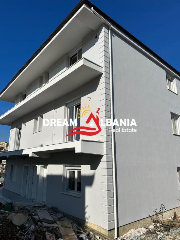 Vile 3 kateshe me Qera e ndare ne 6 Apartamente 1+1 prane rrethrrotullimit te Shkozes ne Tirane (4251289)