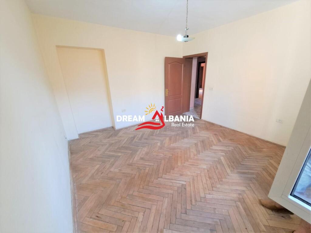 Appartamento 3+1 in vendita vicino al Mercato Elettrico vicino al Museo delle Scienze Naturali a Tirana (ID 4139150)