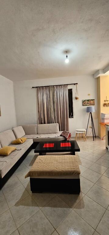 🏖 Shitet apartament 1+1, 59 m², i arreduar, vetëm 200 m nga deti – Mali i Robit, pranë Resort Kolaveri!