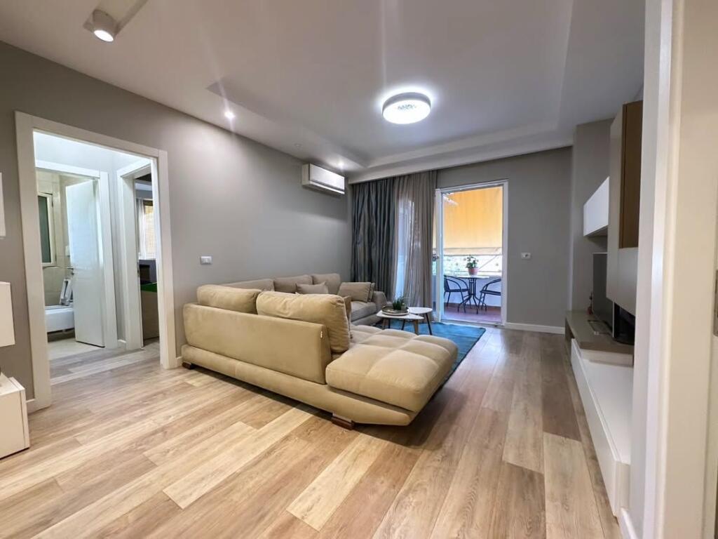 Myslym Shyri  🔺️ Japim me qira apartament me garazhd:  2+1+ballkon