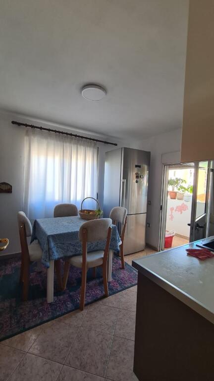 Shitet apartament 2+1+2 tualete ne Brryl