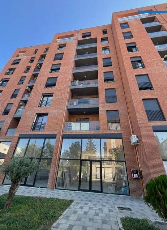 Shitet Apartament 2+1 – Porcelan