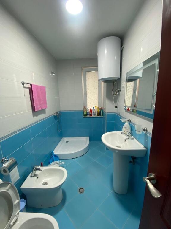 Jepet Me Qera Apartament 2+1+2 Tualete + 1 Ballkon