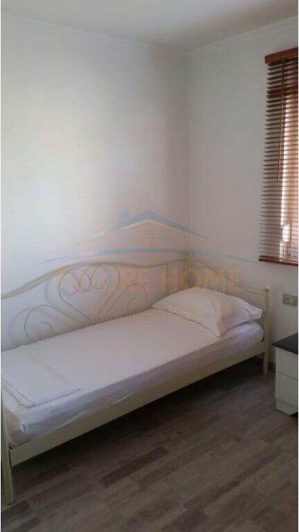 Qera, Apartament 2+1, Rruga Llazi Miho, Kombinat, Tiranë 400 €,AREA45575