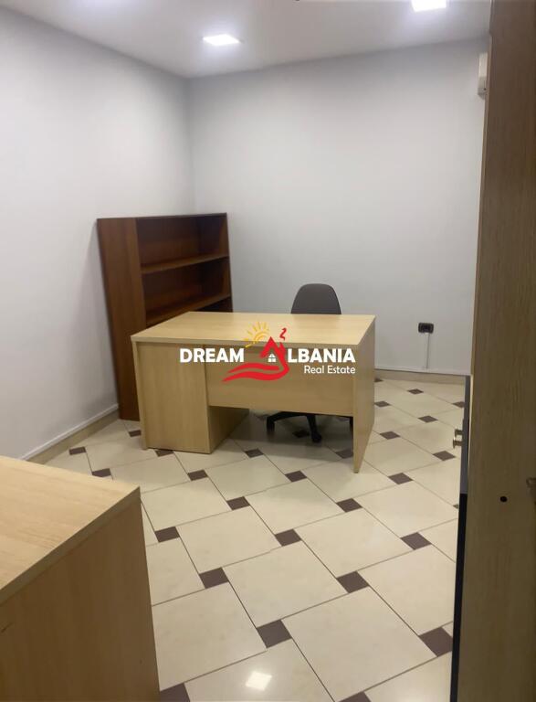 Locale per ufficio in affitto a Bllok vicino a Juvenilies a Tirana (ID 42611269)
