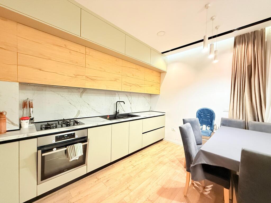 🏡 Shitet Apartament 1+1 – Foleja e Gjelbër, pas Ring Center, Tiranë 🌿