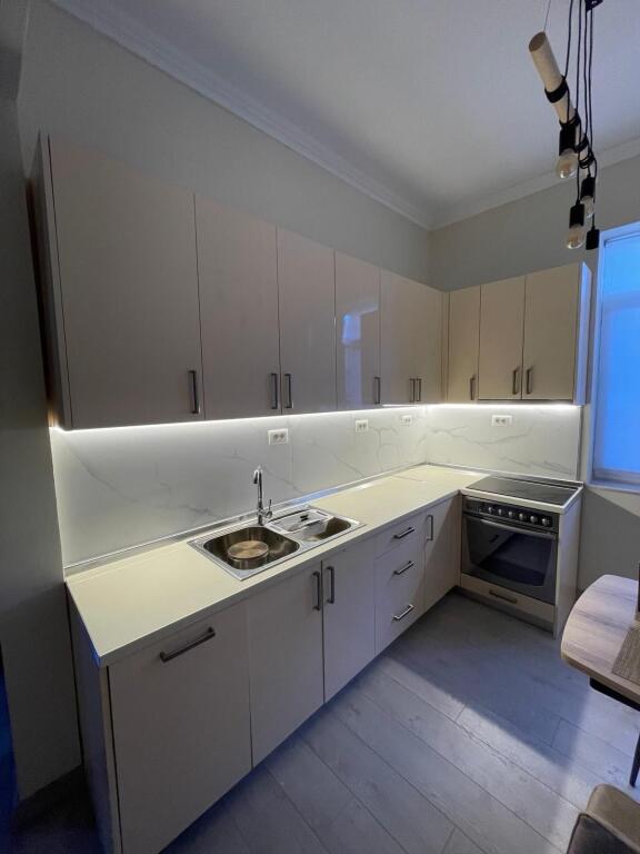 Apartament me qira 1+1 te Rruga e Dibrës!