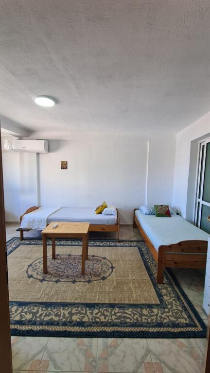 Shitet apartament 2+1+2 tualete ne Brryl