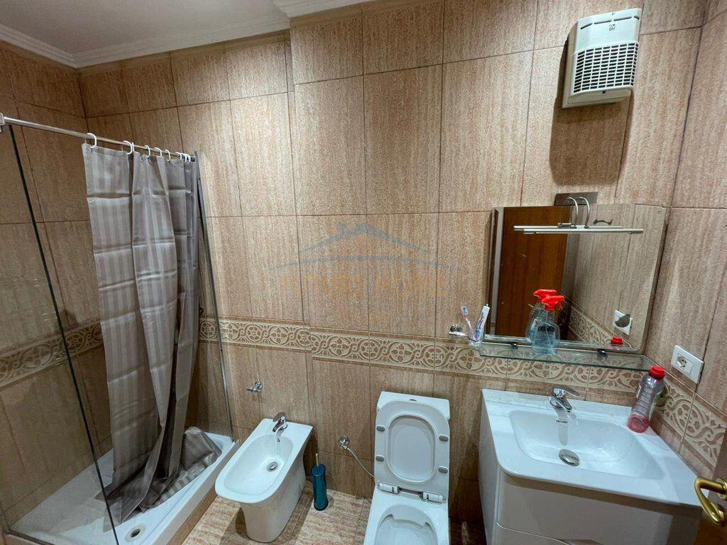 Apartament 2+1+2, Rruga Reshit Petrela, Tiranë