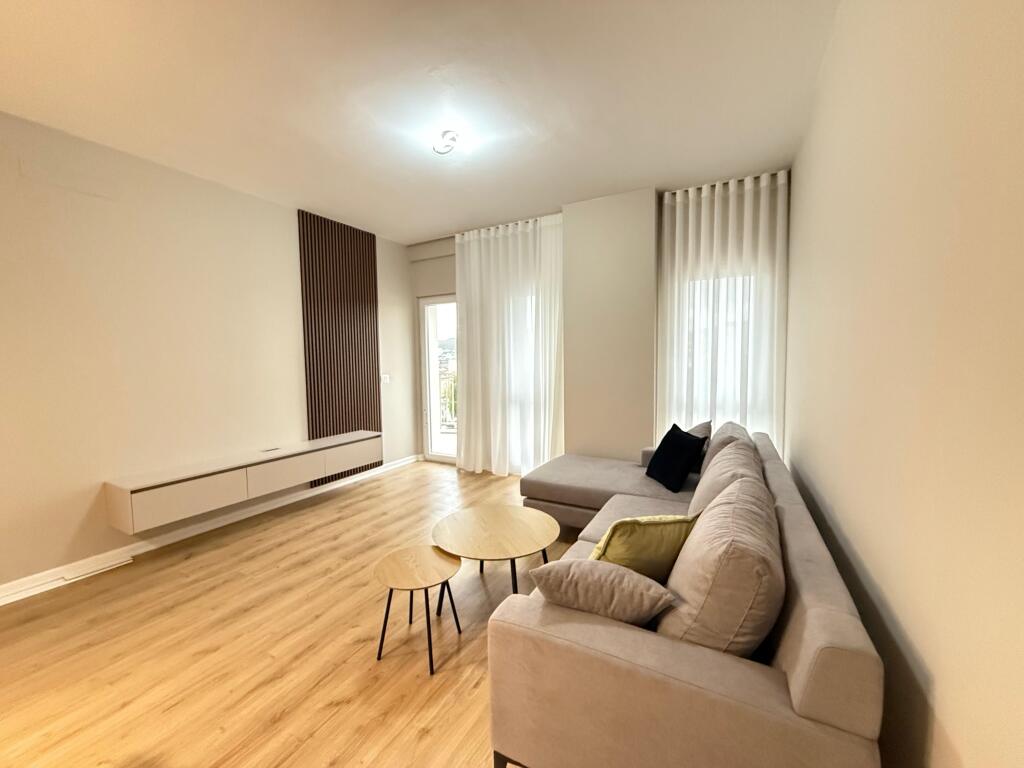 Rent, modern 1+1 apartment near Zogu te Zi!