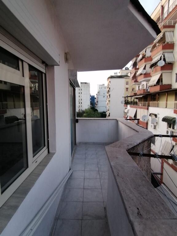 Appartamento 2+1+1 con Balcone in Affitto