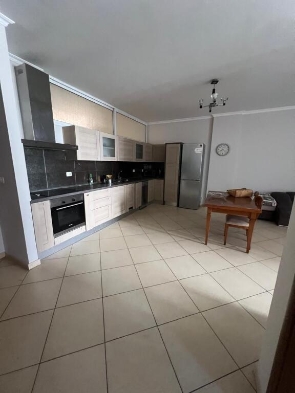 APARTAMENT 2+1+2 ME QIRA TEK LIQENI I THATË