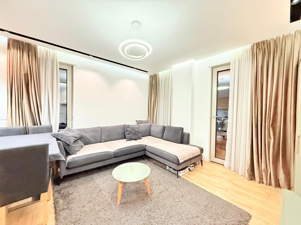 🏡 Shitet Apartament 1+1 – Foleja e Gjelbër, pas Ring Center, Tiranë 🌿