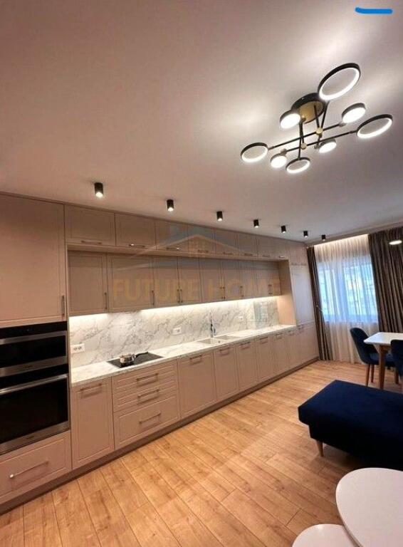 Jepet me qera, Apartament 3+1 – Qendër, Tiranë