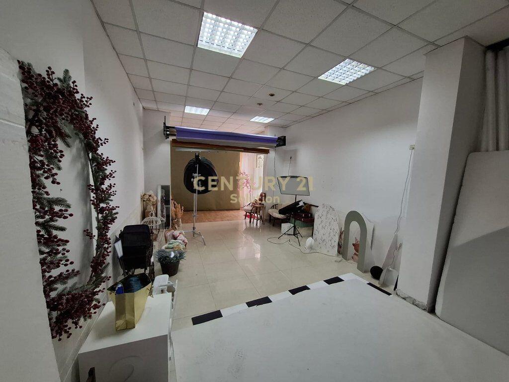 JEPET AMBJENT KOMERCIAL ME QERA TEK RRUGA DIBRES ! 500 € /Muaj