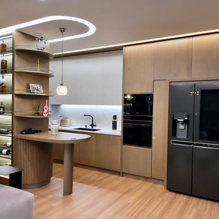 Vicino a Square 21, Polizia Municipale  Vendo super appartamento:  2+1+2 bagni