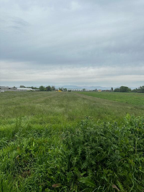 Shitet Toka Shenavlash Durres