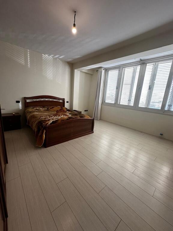 SHITET SUPER APARTAMENT 3+1+2 PRANE STADIUMIT DURRES