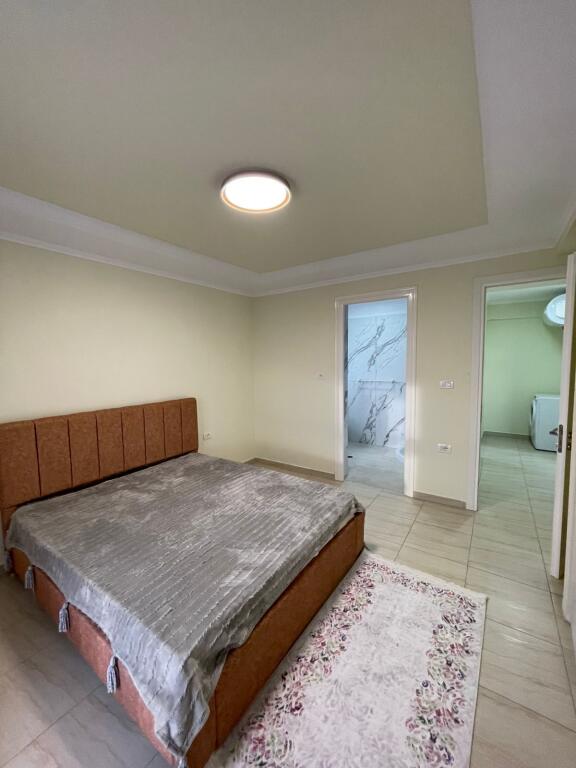 APARTAMENT ME QERA 2+1 SHKOZET PRAN SHKOLLES ISUF FERRA