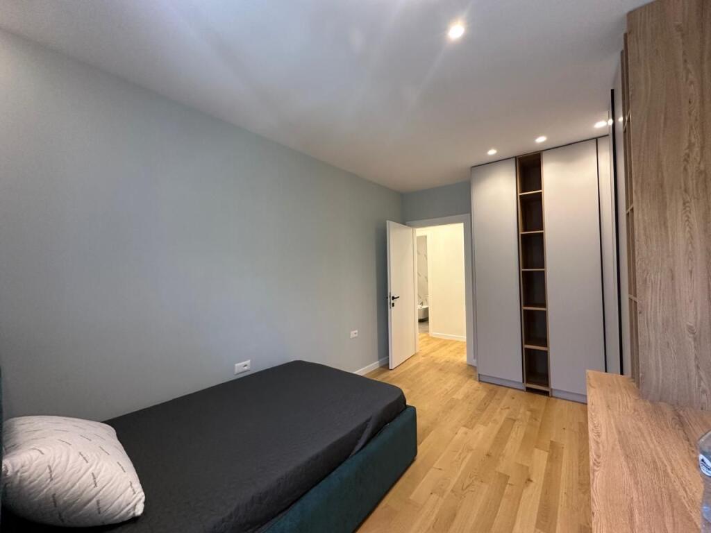 APARTAMENT 3+1 me DY POSTE PARKIMI në Rose Garden