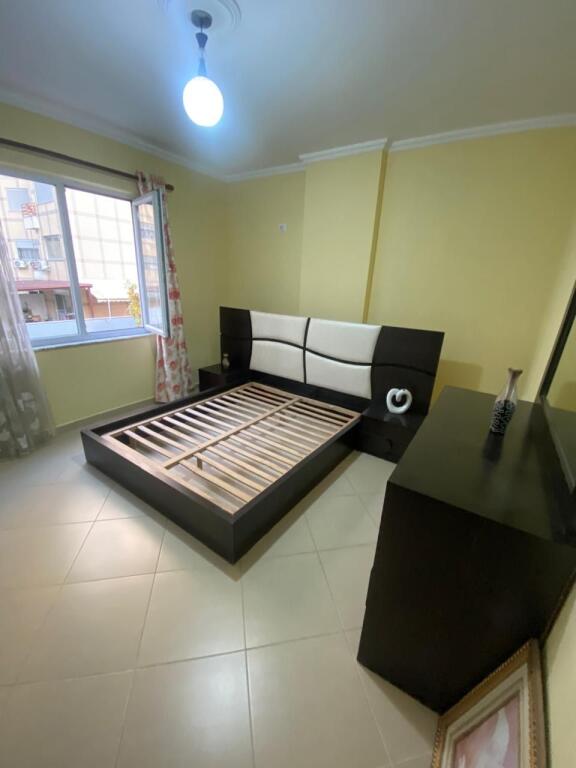 Jepet Me Qera Apartament 2+1+2 Tualete + 1 Ballkon