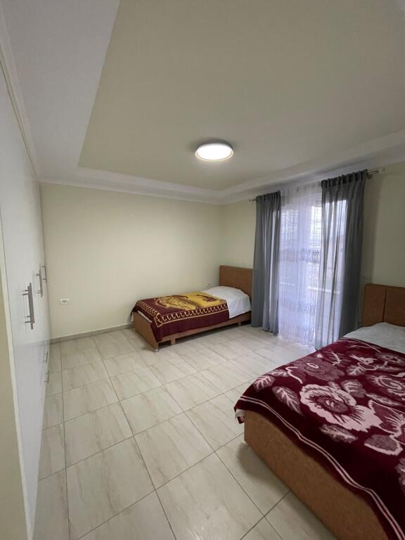 APARTAMENT ME QERA 2+1 SHKOZET PRAN SHKOLLES ISUF FERRA