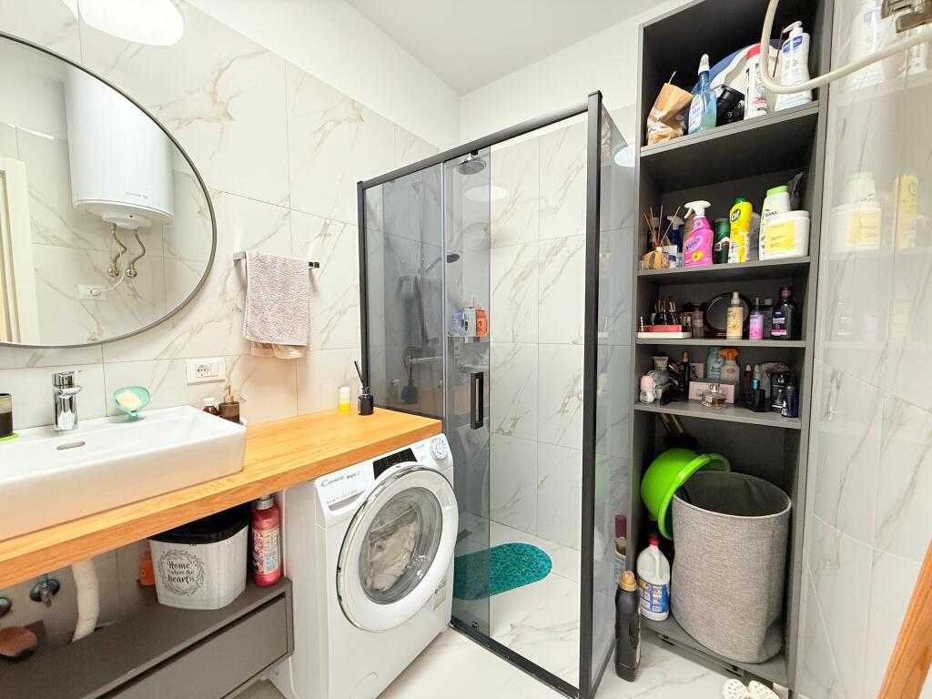 🏡 Shitet Apartament 1+1 – Foleja e Gjelbër, pas Ring Center, Tiranë 🌿