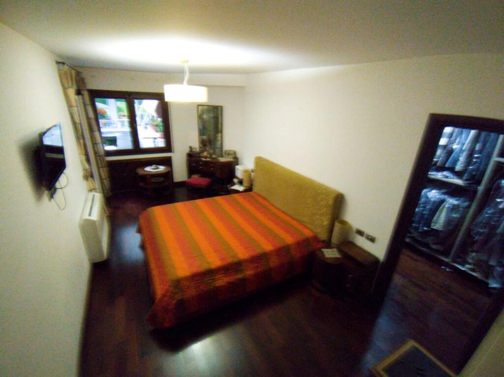 VENDESI APPARTAMENTO 3+1+2 A TIRANA VICINO AL GIARDINO BOTANICO