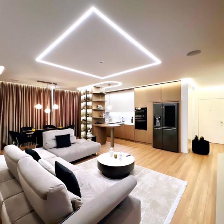 Vicino a Square 21, Polizia Municipale  Vendo super appartamento:  2+1+2 bagni