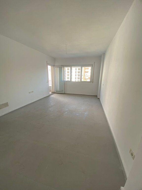 Shitet, Apartament 1+1, Pazari i Ri, Tiranë.