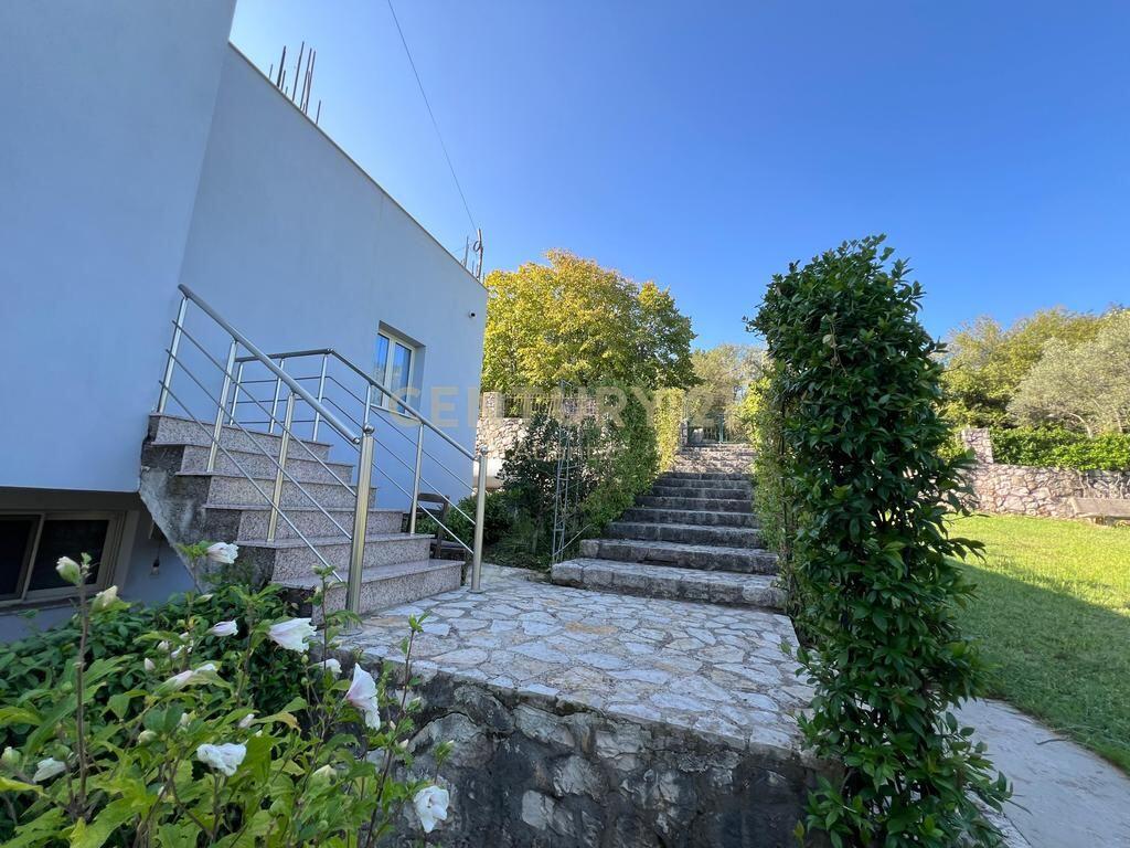 HOTEL - BAR - RESTAURANT FOR RENT IN SHIJAK