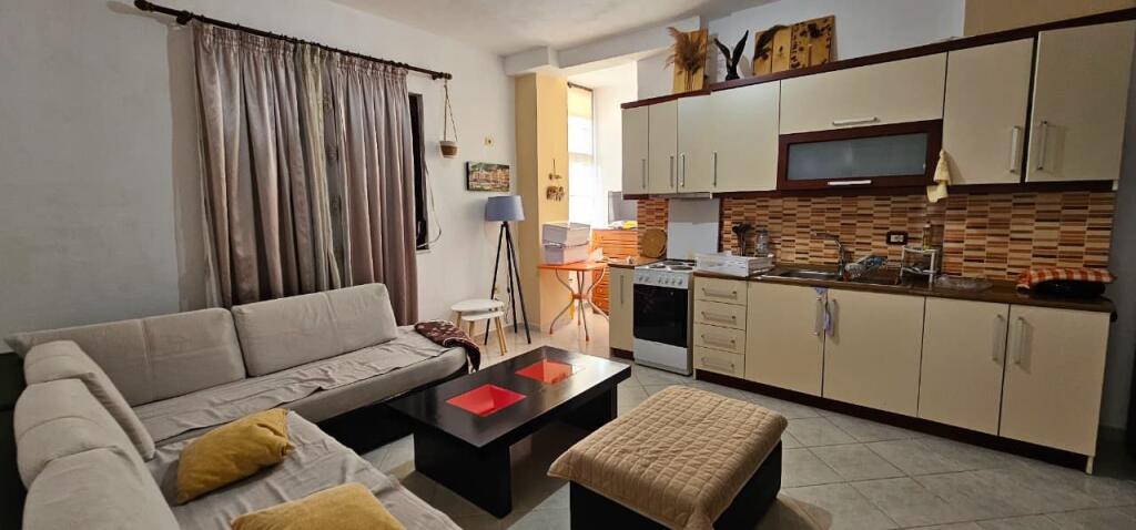 🏖 Shitet apartament 1+1, 59 m², i arreduar, vetëm 200 m nga deti – Mali i Robit, pranë Resort Kolaveri!