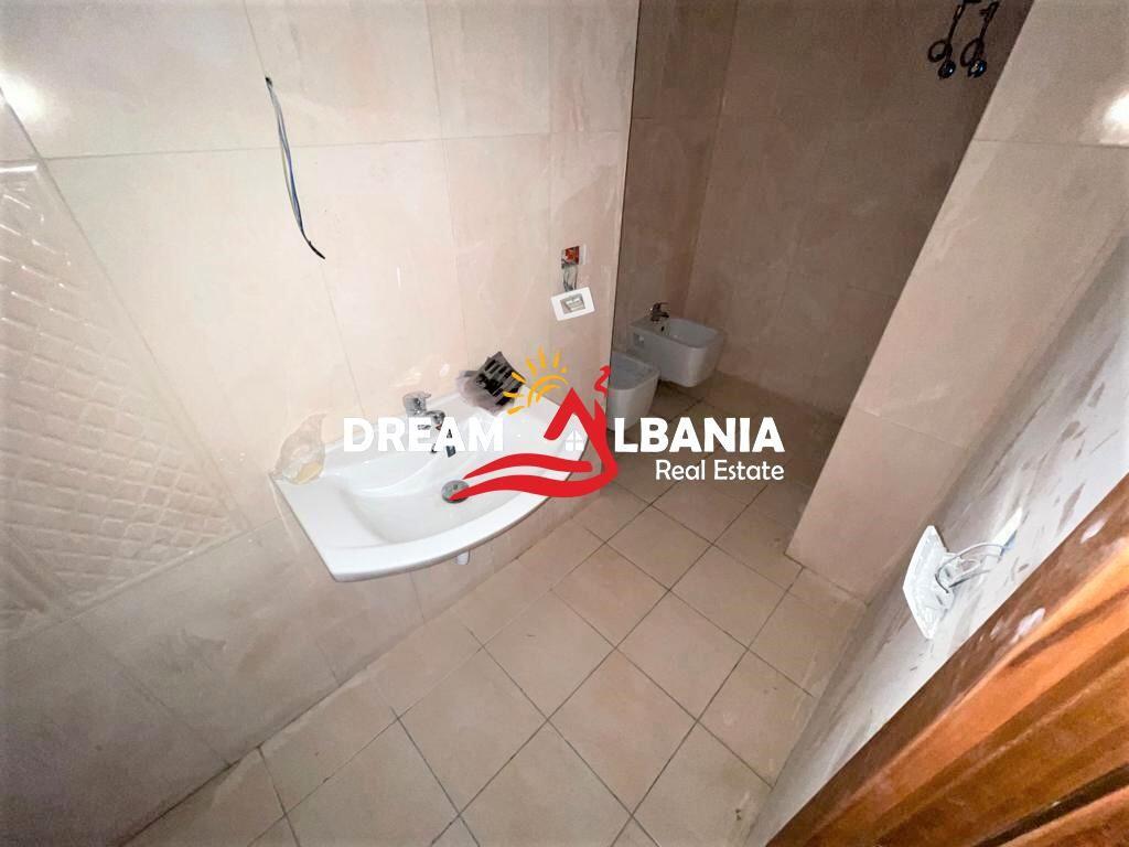 Ufficio in affitto a Bllok vicino a Sky Tower a Tirana (ID 4261775)