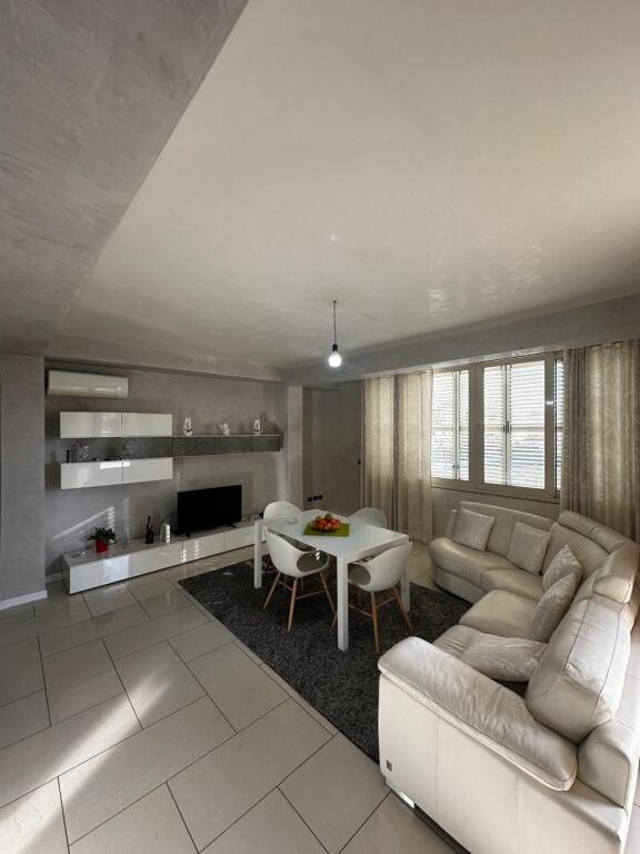 SHITET SUPER APARTAMENT 3+1+2 PRANE STADIUMIT DURRES