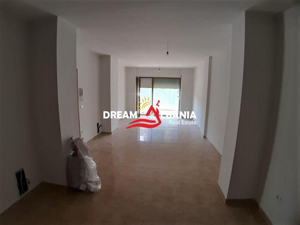 Ufficio in affitto a Bllok vicino a Sky Tower a Tirana (ID 4261775)