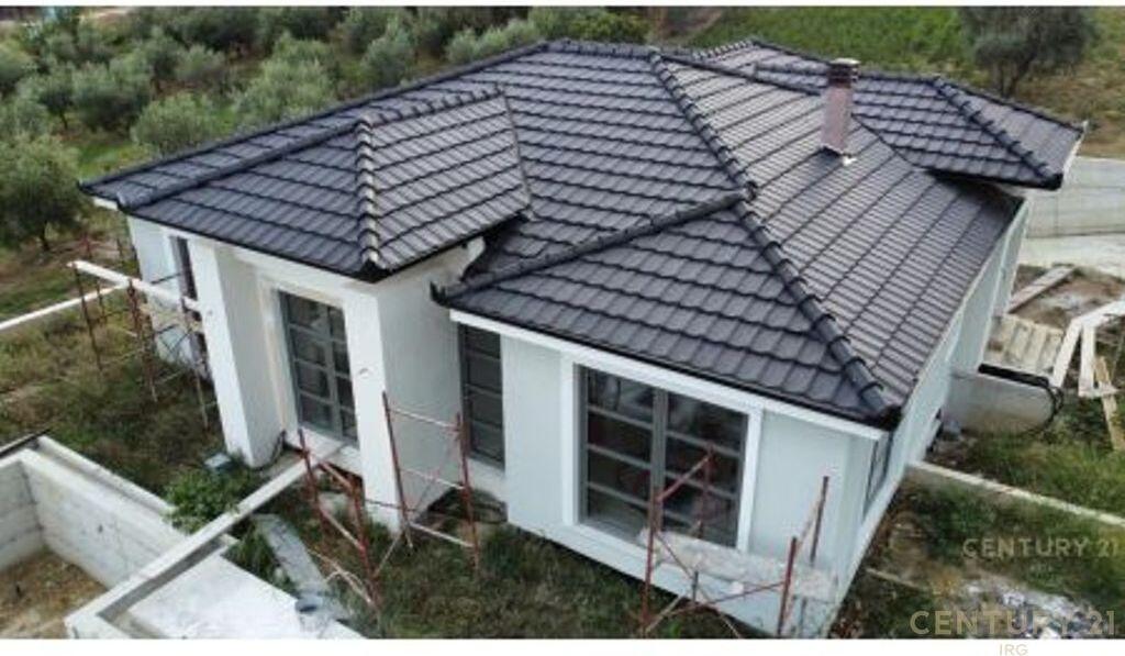 Vile Individuale me Pishine per Shitje ne Farke!