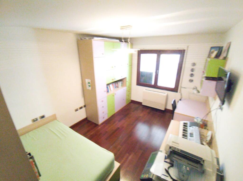 VENDESI APPARTAMENTO 3+1+2 A TIRANA VICINO AL GIARDINO BOTANICO