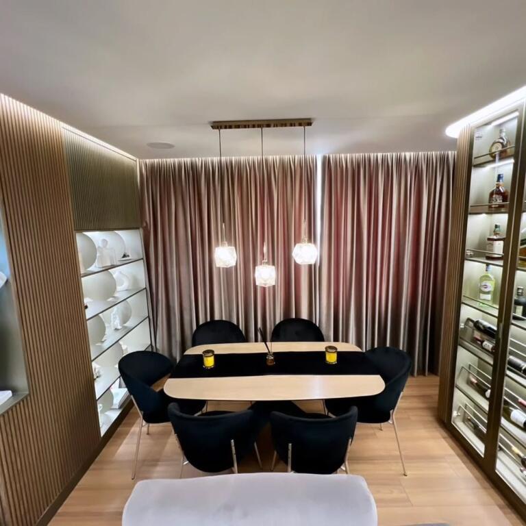 Vicino a Square 21, Polizia Municipale  Vendo super appartamento:  2+1+2 bagni