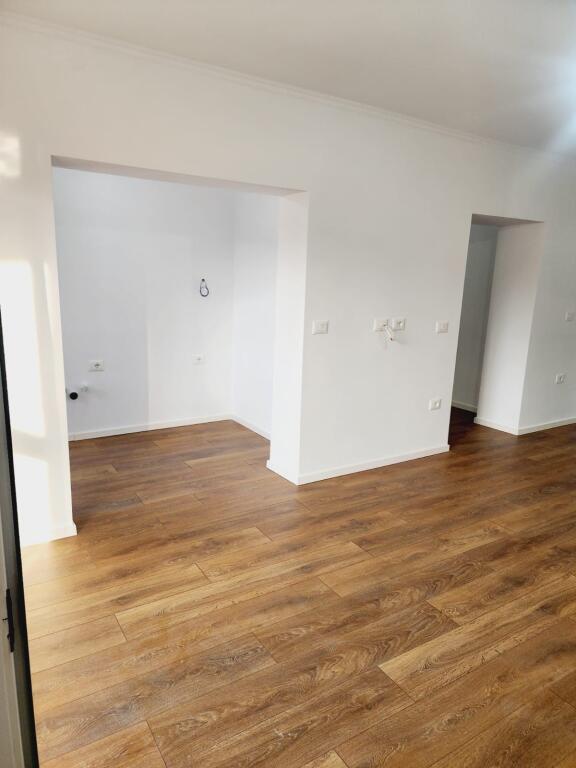 Shitet apartament 2+1 tek Ali Demi!